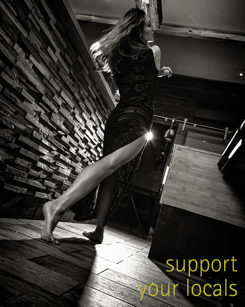 LINDENFOTO - "Support your locals" - Rowena Ansell tanzt in dem griechischen Restaurant PARGA